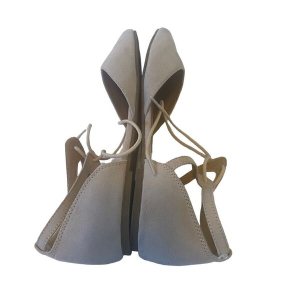 Beautiful Sand Colored Suede Pointed Toe Lace Up Flats in Ladies Size 8. - Picture 5 of 6